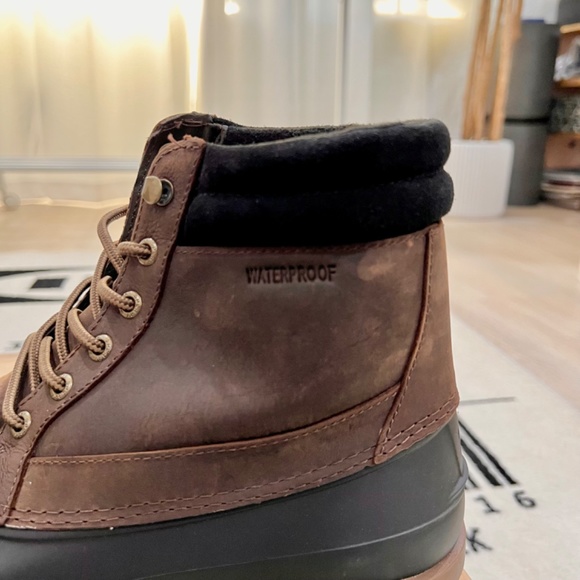 Men's Sperry Brewster Low Duck Waterproof Boot - Chocolate / Black - Picture 9 of 11